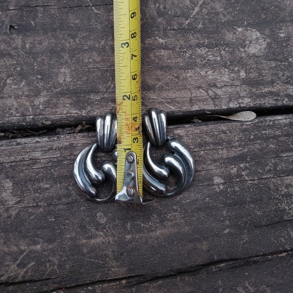 💦Swirl Silver 🌨🌊 Earrings - Picture 5 of 5